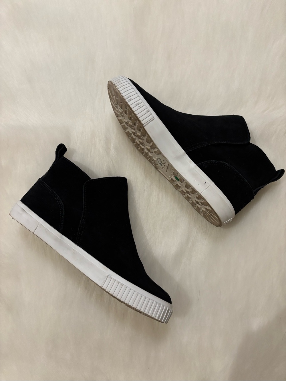 Timberland Skyla Bay Booties in Black Suede - Picture 3 of 9